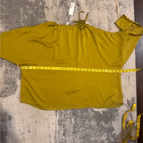 Glam Women's NWT Glow Green Blouse