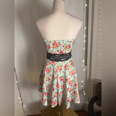 Wild Daisy Strapless Floral Fit & Flare Dress with Black Lace Waist – Size S