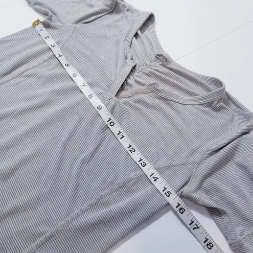 Marmot Striped V-Neck Short Sleeves Shirts