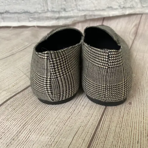 Time And Tru  women 8.5 slip on plaid loafers w/memory foam black & white  