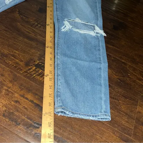 American Eagle  Mom Jeans Distressed | Size 4 | Medium wash