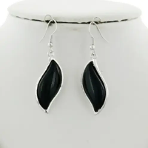 SILVER TONE BLACK STATEMENT NECKLACE & EARRINGS