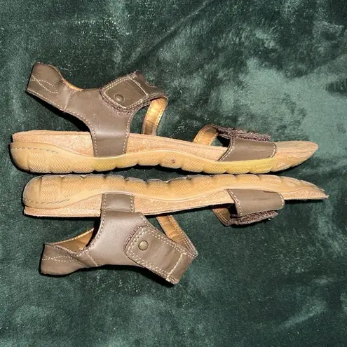Khombu Comfort Brown Adjustable Strap Sandals Women’s Size 8