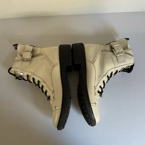 GBG Los Angeles White Boots 5.5M Combat Lace