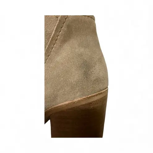 Women's Dolce Vita Taupe Suede Ankle Booties Size 9 Brown Tan