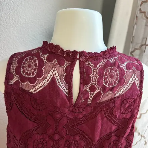 Doe & Rae Burgundy Sleeveless Lace Top Size M