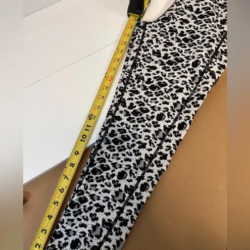 Zyia Active Snow Leopard Pocket Brilliant Hi-Rise 7/8 Leggings Women’s Size 12