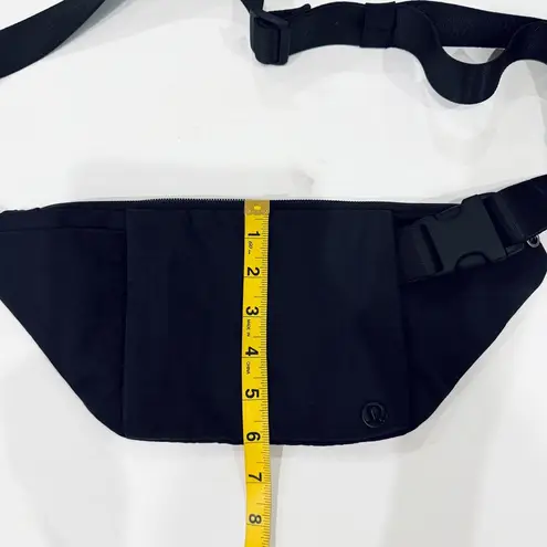 Lululemon  waist bag in black