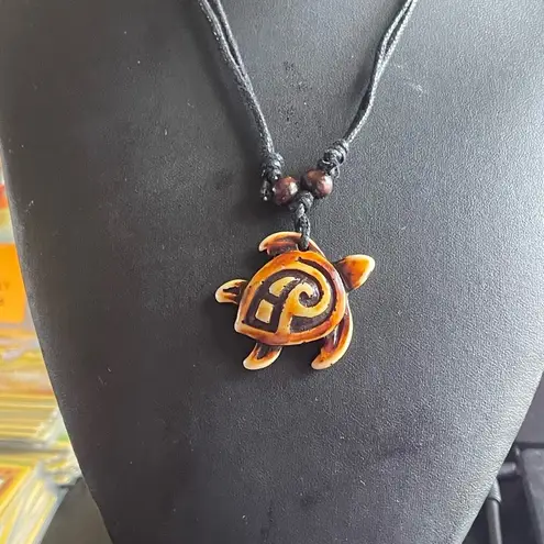 Elegant sea turtle necklace