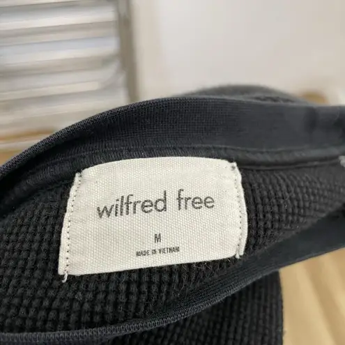 Aritzia  Waffle Knit Oversized Relaxed Long Sleeve Shirt Top Black size Medium - Image 7