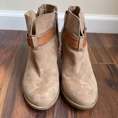 Francesca’s *Final Price* Cadence Sueded Leather Strap Ankle Booties With Heels Size 7