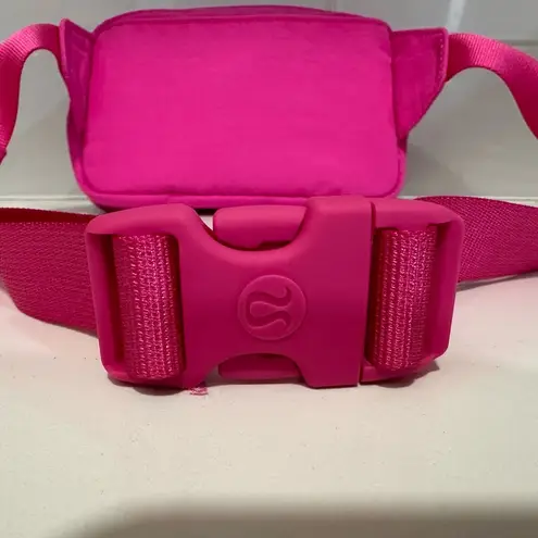 Lululemon  Mini Belt Bag Sonic Pink/Red Merlot Rare Limited Color NWOT 7”