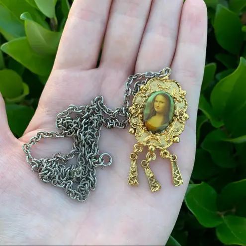 Vintage Retro Gold Color Mona Lisa Portrait Painting Necklace w/ Silver Chain