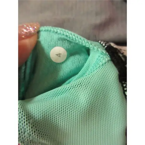 Lululemon tank top gray w/contrast built in bra sz 4 Gray