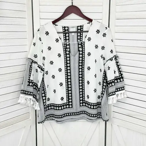 Soho  New York & Comp Boho Fringe Hem Floral Popover Shirt White Black Large