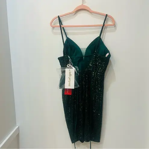 Dancing Queen NWT 3317 - Sweetheart Fitted Sequin Cocktail Dress Medium Green