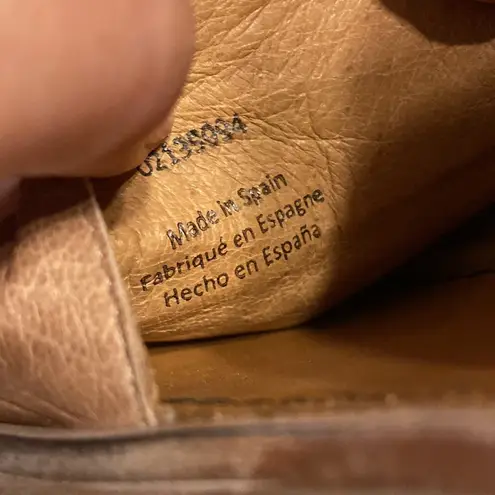 Free People   Leather Loafers with Minimalist Design size 38 Made in Spain