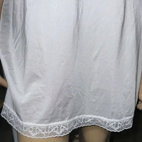Vanity Fair women's Elegant Nylon White Lace Trim Chemise size 34