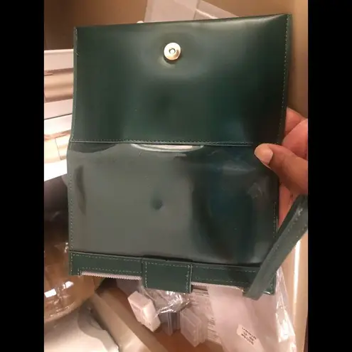 Touch screen long wristlet wallet in green