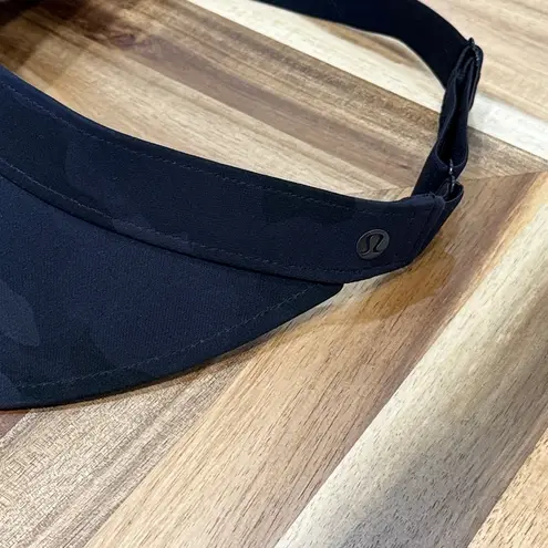 Lululemon NWOT -  - Fast Paced Wide Band Run Visor - O/S Camo thumbnail 2
