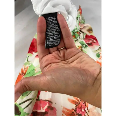 R & K  Floral Pattern Sleeveless Dress size 10P - Image 5