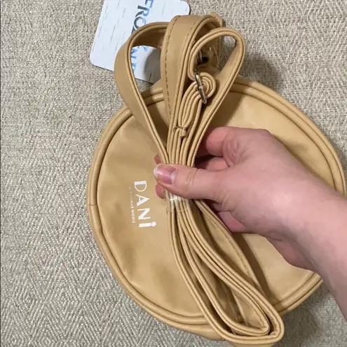 Danielle Nicole Disney Frozen II Olaf crossbody