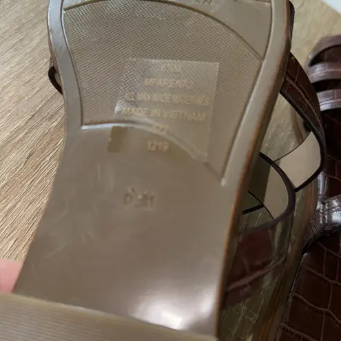 Marc Fisher  Sandals crisscross straps faux leather reptile print croc 6.5 - Image 4