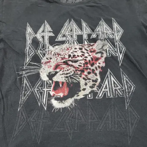 Def Leppard Shirt Size Large Rock Tee Band Tee Graphic Tee Leopard Graphic Print