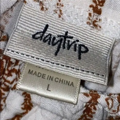 Daytrip  brown white short sleeve shirt top