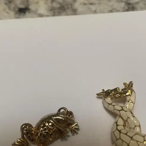 Lot Of 2 Women’s Gold Tone Metal Brooch Pins Animal