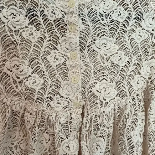 Kimchi Blue Crotchet lace crop top- Size M