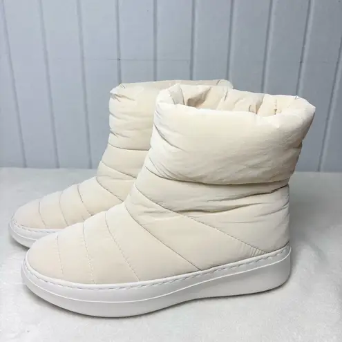 Gentle Souls by Kenneth Cole Cream Quilted Rosette Puff Booties Size 7.5