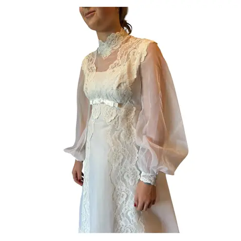 Vintage 1970s Sheer Lace High Neck Bridal Wedding Gown with Bow Detail XS White