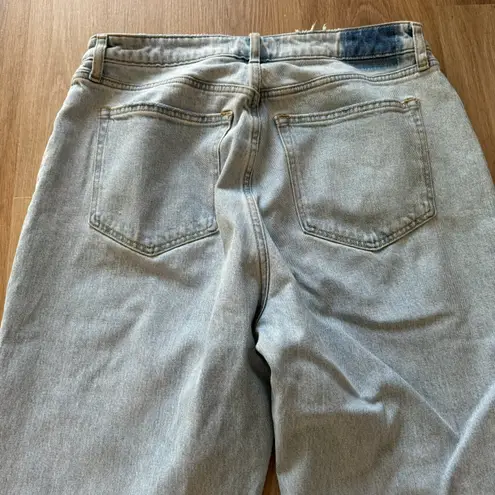 Abercrombie & Fitch  Light Wash 90’s Relaxed High Rise 