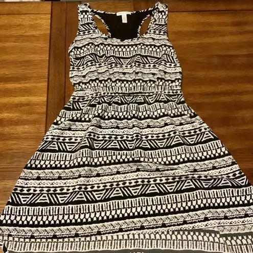 AMBIANCE APPAREL Black & White Mesh Back Drop Waist Tribal Print Dress Size M Size M