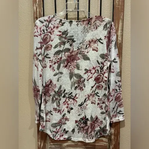 Tru Self  floral and lace top
