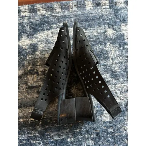 Munro Mickee Black Perforated Leather Slingback Sandals Size 9.5N Comfort Heel