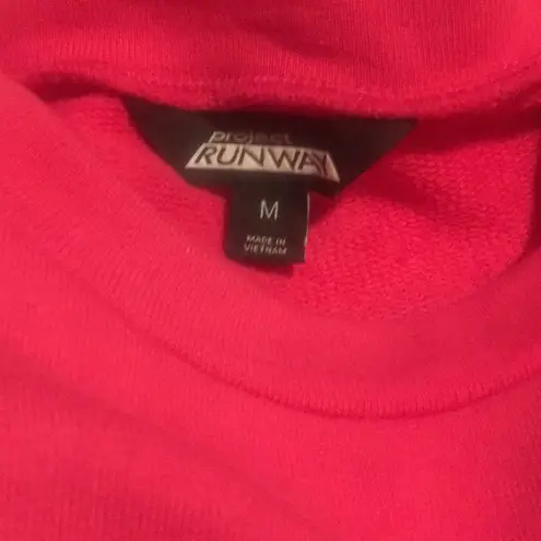 Runway sweatshirt in hot pink size M Size M