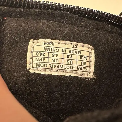 Keen Women's Insulated Waterproof Snow Boot With Side Zipper Size 7.0