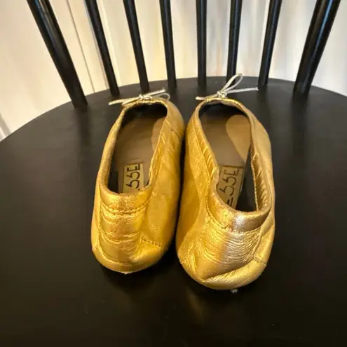 Diesse vintage gold leather ballet flats size 6