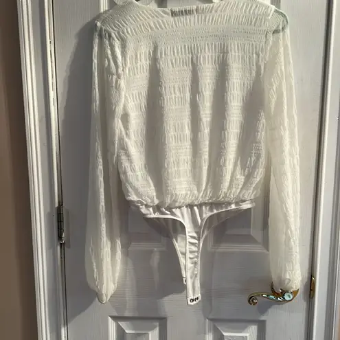 SO NWOT White, textured, long sleeve bodysuit size small