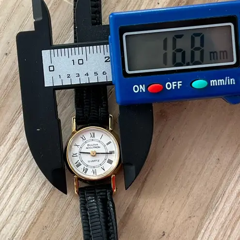 Bulova Accutron Rare Vintage Ladies Watch Gold Filled Case White Dial Leather