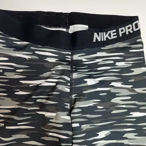 Nike  Pro Camo Print Cropped Leggings Small