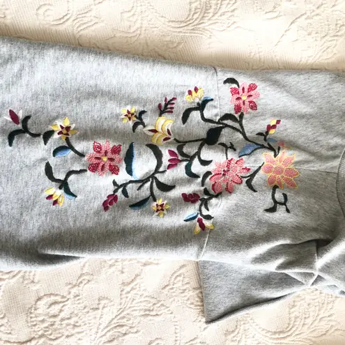 a.n.a  Gray Cropped Floral Embroidered Puff Sleeve Sweater