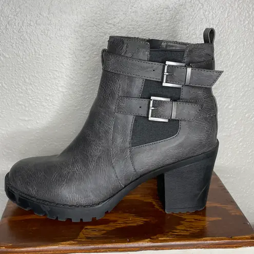 Zigi Soho Gray Kastle Chelsea Double Buckle Chunky Heel Ankle Boots Size 7.5