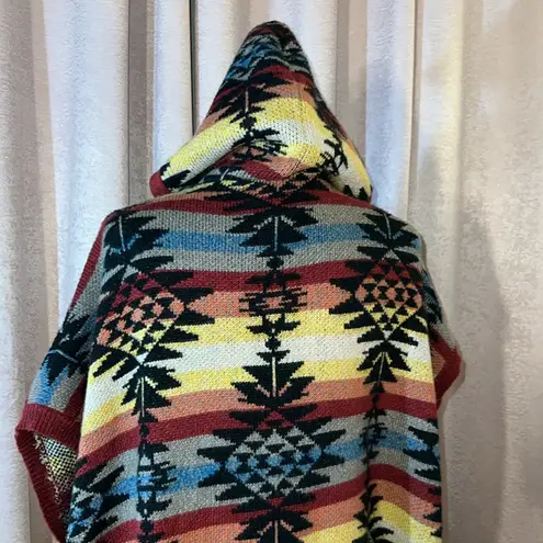 American Eagle  Size XS Hooded Navajo Sweater Poncho