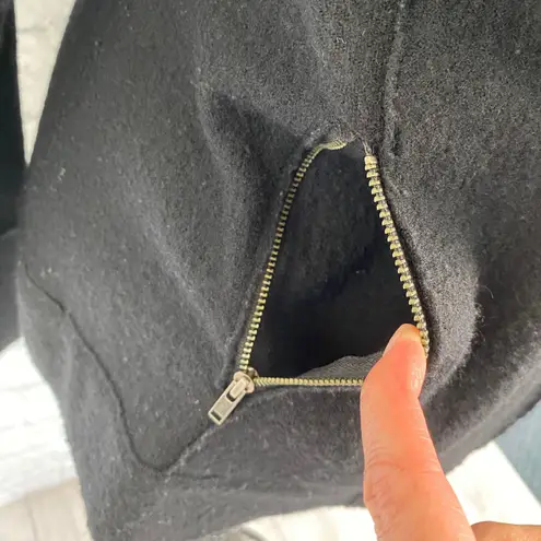 Willi Smith women L 100% wool V-cut coat w/zip pockets black