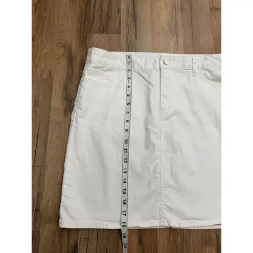 Tommy Hilfiger  White Denim Skirt Size 12 Classic Stretch Pencil Skirt