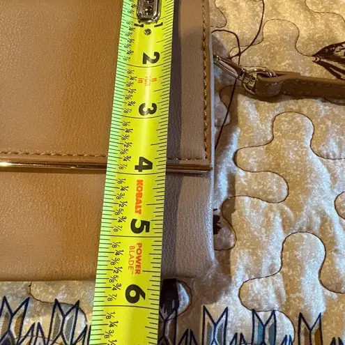 Miztique designer collection cross body tan purse gold accents