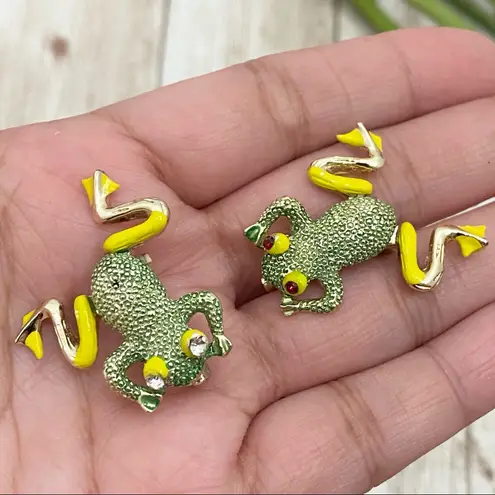 2 Vintage Frog Movable Legs Brooch